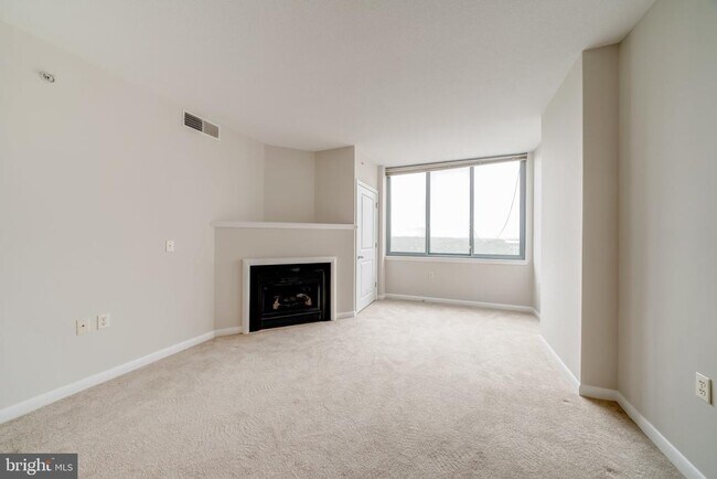 Building Photo - 851 N Glebe Rd