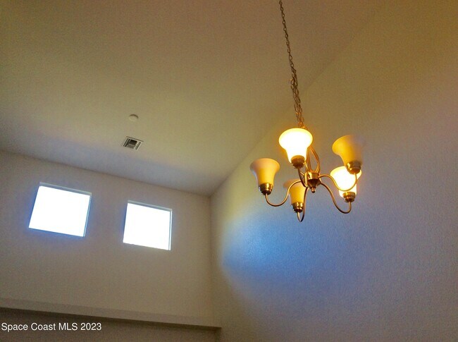 Building Photo - 812 Middleton Dr SW