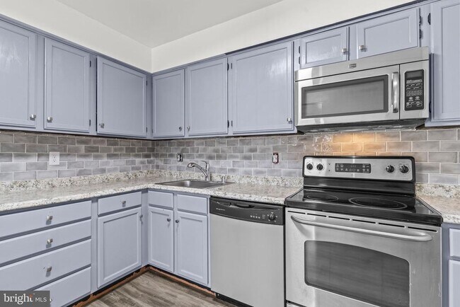 Building Photo - 8730 Grasmere Ct