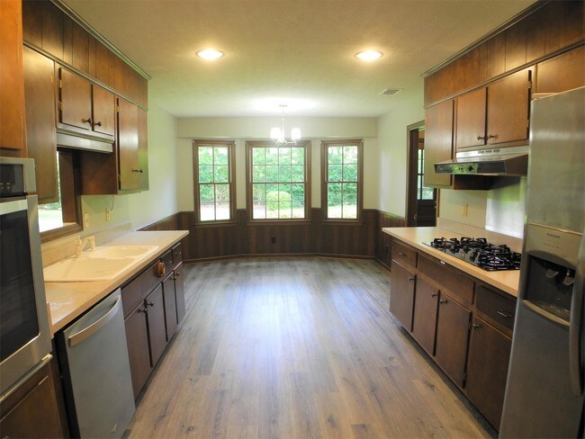 Building Photo - 108 Montague Rd