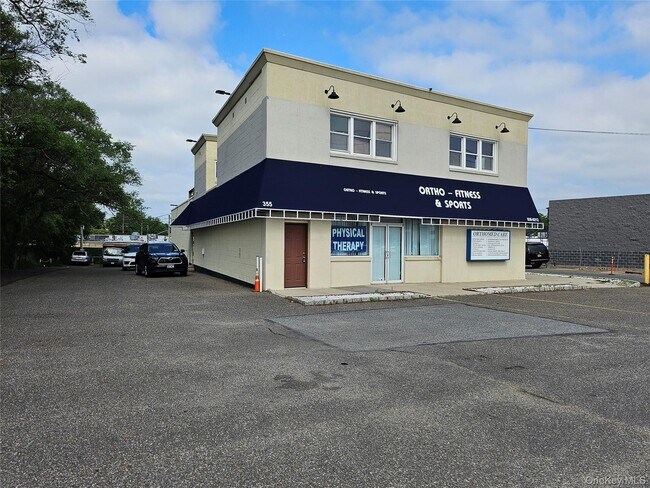 Building Photo - 357 Hicksville Rd