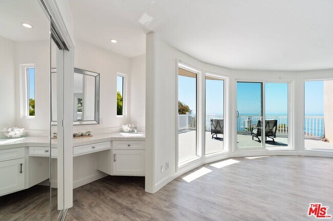 Building Photo - 31518 Broad Beach Rd