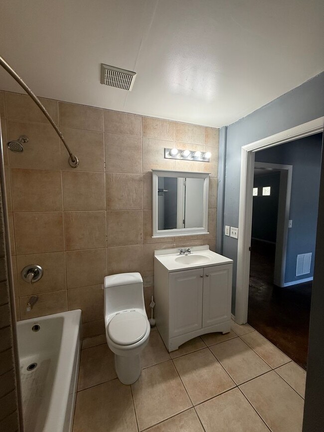 Building Photo - Spacious 4BR/3BA Home on Redmond Street – COMMERCIAL STYLE KITCHEN - Port Charlotte-$500 FIVE HUN...