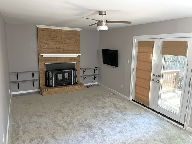 Building Photo - 105 Lone Tree Ct