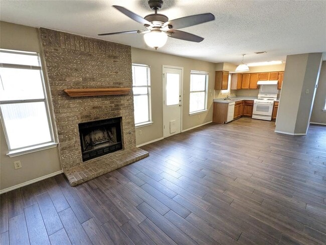 Building Photo - 8608 Dandelion Trail