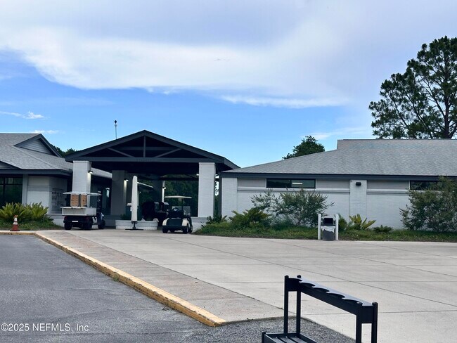 Building Photo - 4545 Golf Ridge Dr