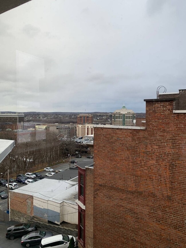 Building Photo - 29 Elk St