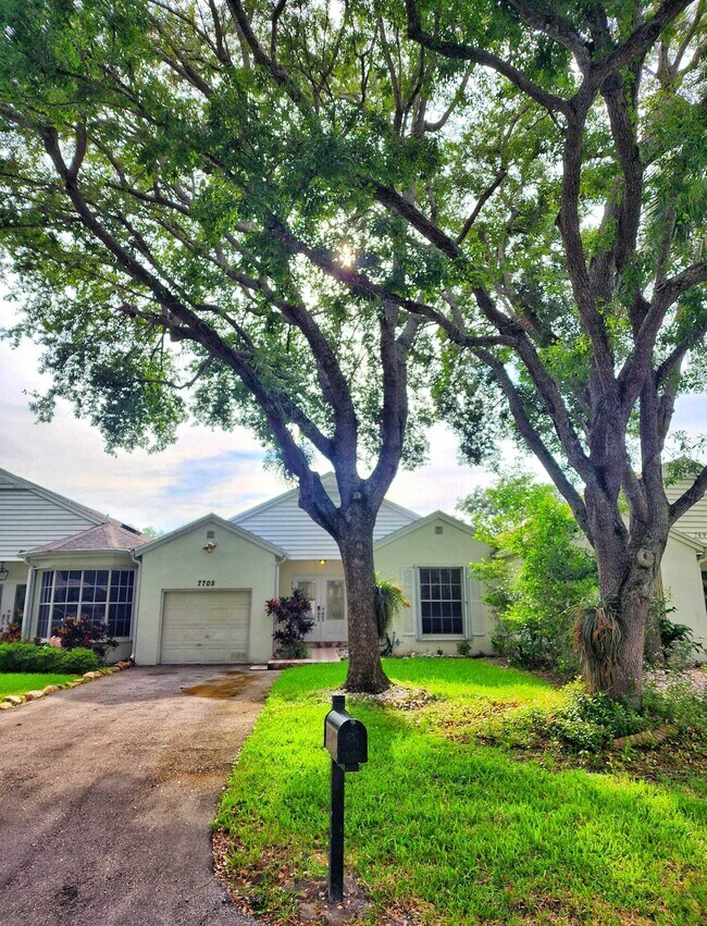 Building Photo - 7705 Forest Green Ln