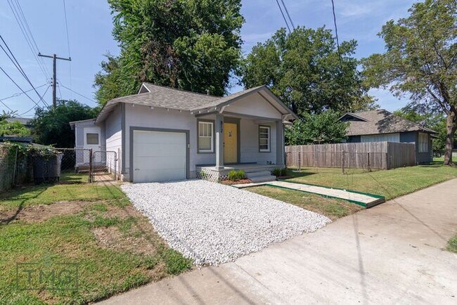 Building Photo - MOVE IN SPECIAL!!