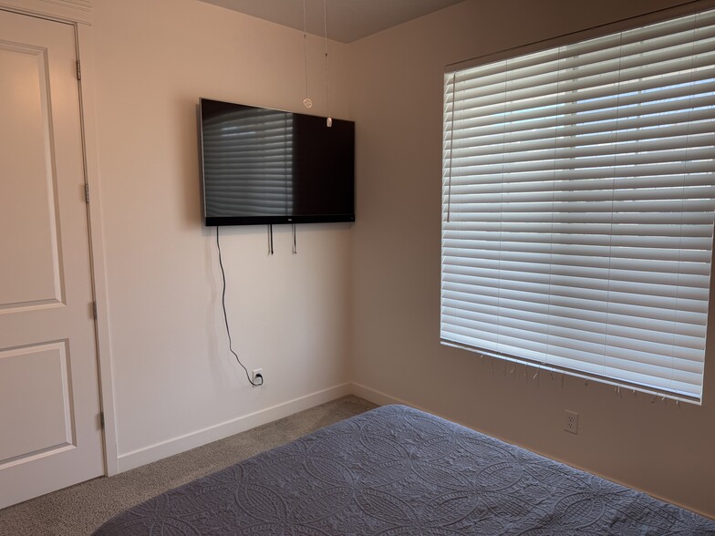 Building Photo - 1538 W 990 S
