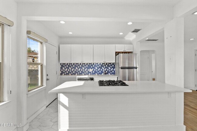 Building Photo - 2105 Happer St