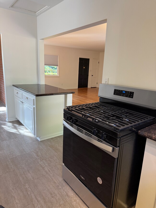 Building Photo - 108 Buena Vista Dr
