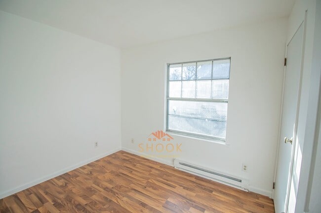 Building Photo - 3 BR HOME ON SOUTHSIDE