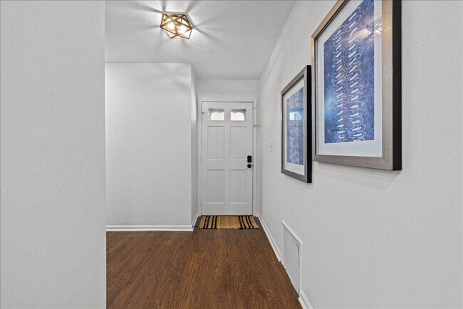 Building Photo - 4783 Rosecroft St