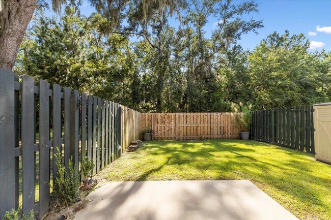 Building Photo - The Commons Stunning Townhome - 3 Bed 2.5 ...