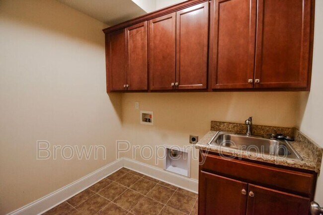 Building Photo - 4025 Fallberry Dr