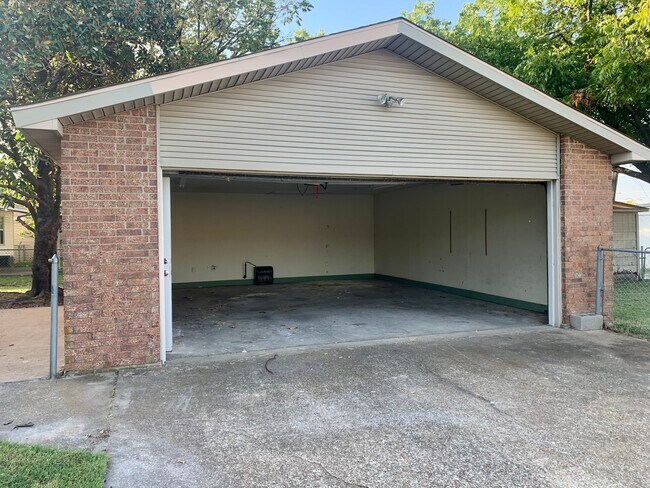 Building Photo - 226 Tolbert Ave