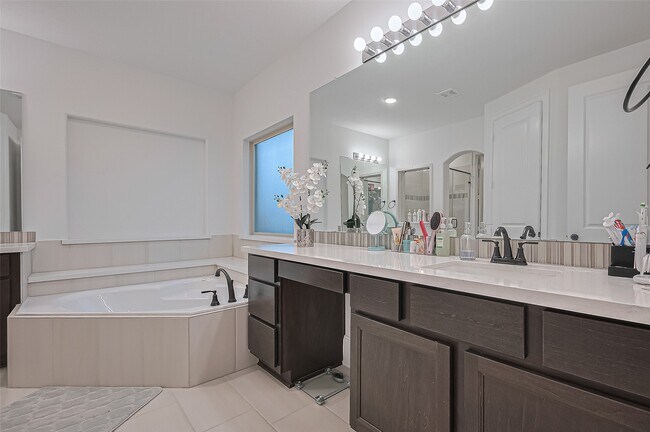 Building Photo - 9011 Bright Harbor Dr