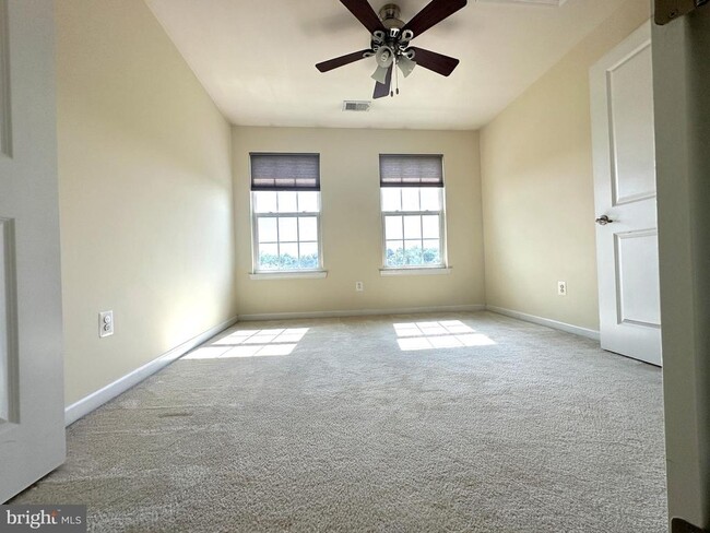 Building Photo - 25795 Clairmont Manor Square