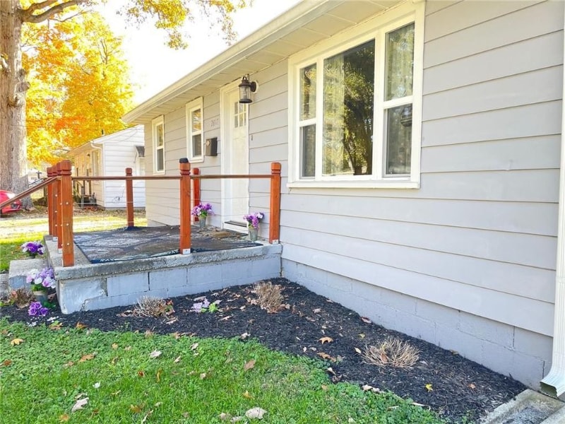 Building Photo - 2617 E 6th St