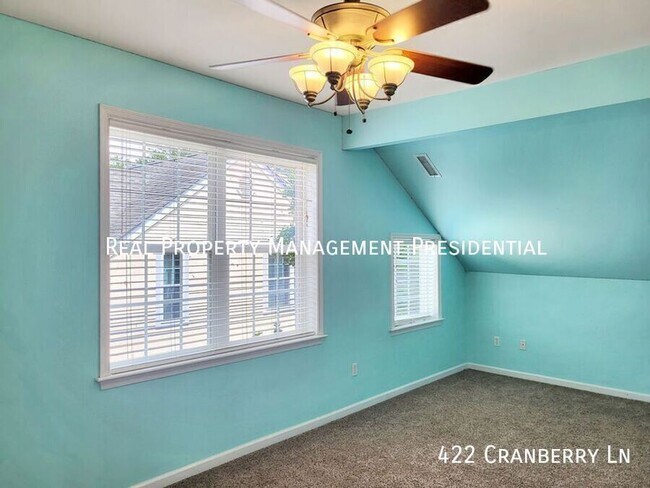 Building Photo - 422 Cranberry Ln