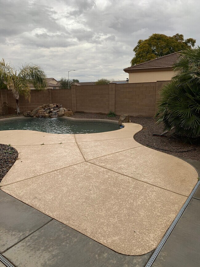 Building Photo - Very Nice 3 bedroom 2 bath home with a guest house