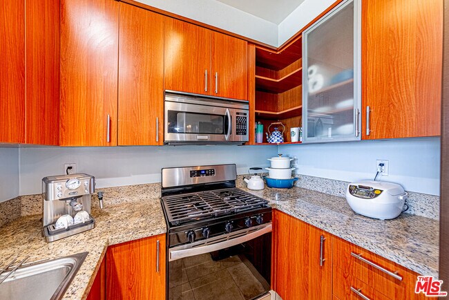 Building Photo - 620 S Gramercy Pl