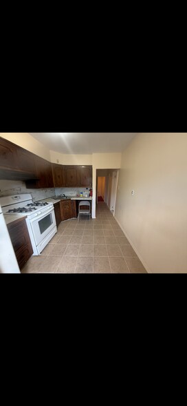 Building Photo - 1898 Schenectady Ave