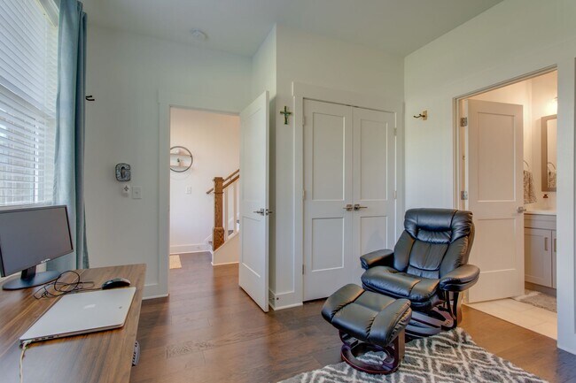 Building Photo - 732 Inspiration Blvd