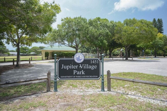 Building Photo - 122 Sherwood Cir