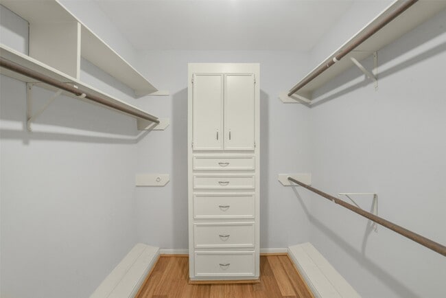 Building Photo - 2423 Nantucket Dr