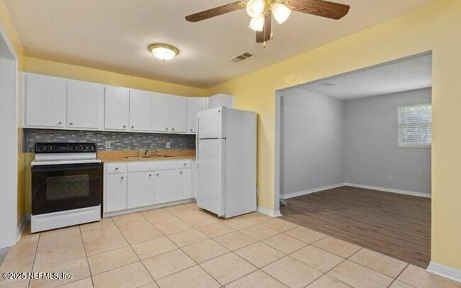 Building Photo - 10588 Airport Terrace Dr