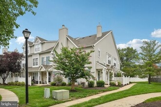 Building Photo - 505 Oliphant Ln