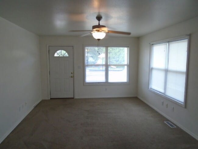 Building Photo - Great Duplex