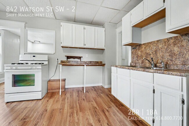 Building Photo - 842 Watson St SW