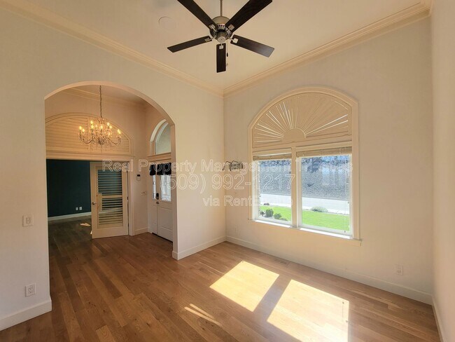 Building Photo - 1644 Naples Ln