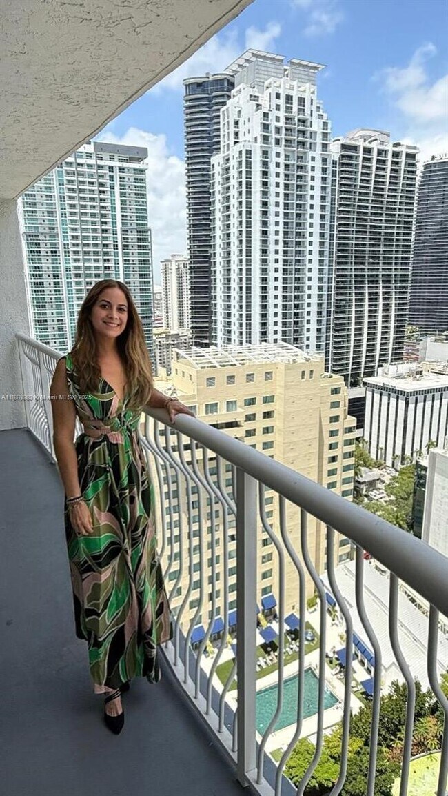 Building Photo - 1200 Brickell Bay Dr