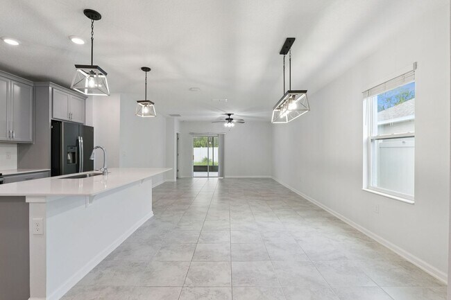 Building Photo - Spacious and Modern 5 Bedroom Home in Gated Arden Park North