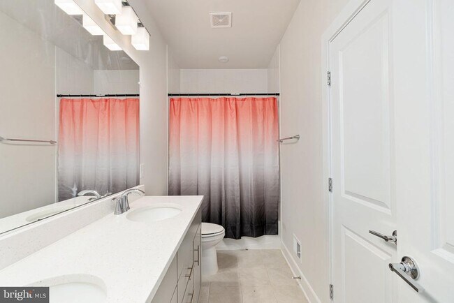 Building Photo - 1747 Riverbluff Ave