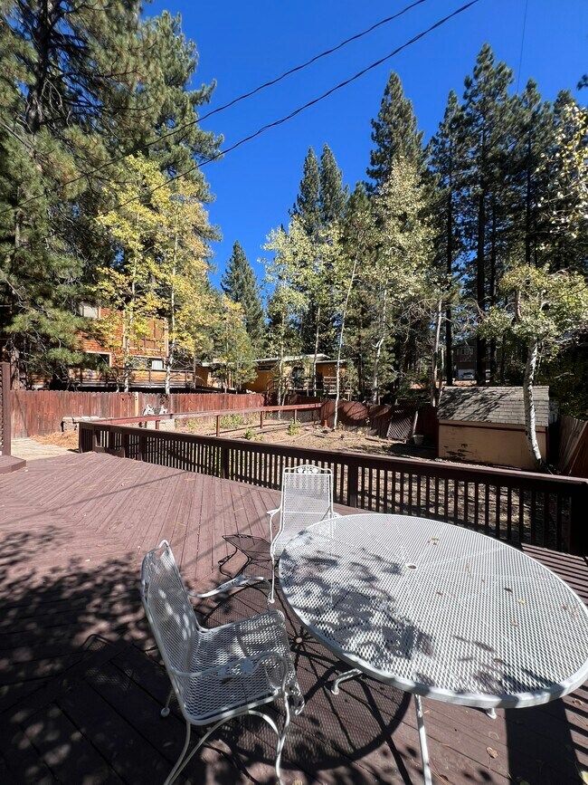 Building Photo - 933 Edgewood Cir