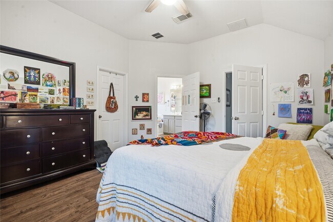 Building Photo - 5755 Lightstone Ln