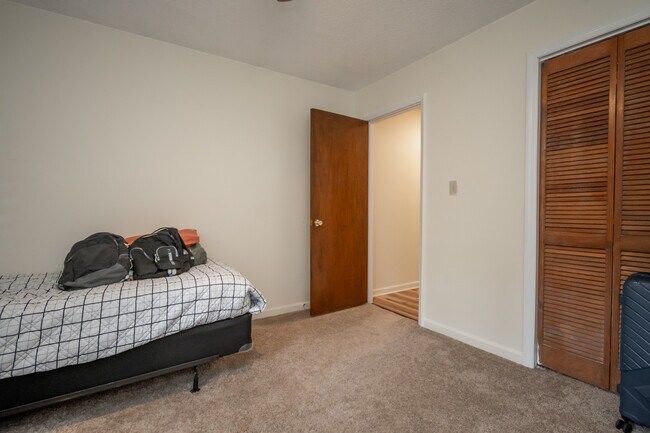 Building Photo - 115 Winterberry Dr