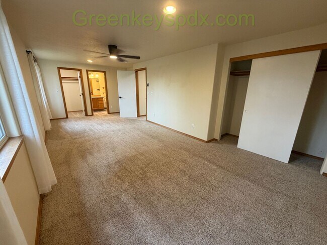 Building Photo - Charming 3-Bedroom/2.5-Bathroom House in the Cathedral Park Neighborhood of St. Johns