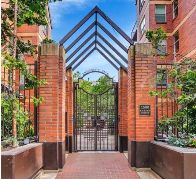 Entrance - 1500 SW Park Ave