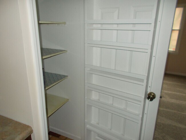 Building Photo - Welcome to this Stunning and Expansive 3 Bedroom, 2 1/2 Bath Home in the Desirable Oak Park Area ...