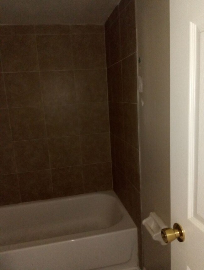 Building Photo - Gated Community First Floor 1/1.5 Apartmen...