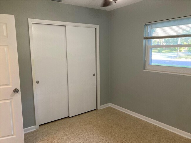 Building Photo - 1001 Brookside Dr