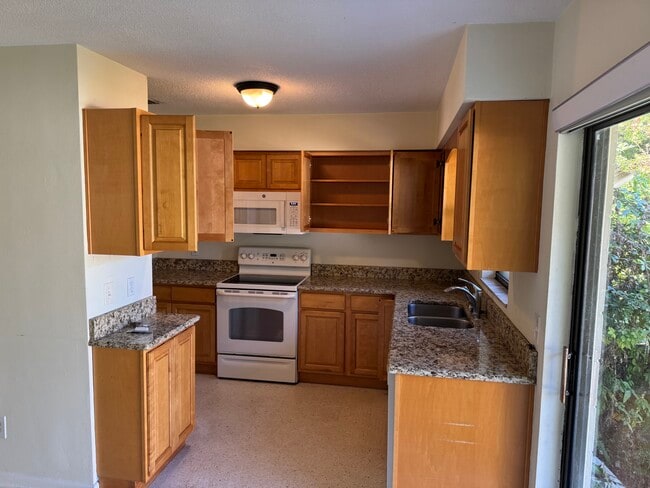 Building Photo - 515 E Miller St