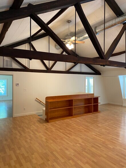 Building Photo - 114 S 6th St