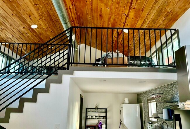 Building Photo - 373 Saddle Surrey Rd